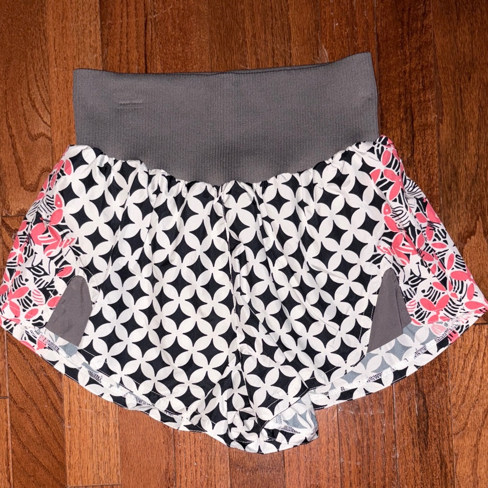 Free People Movement Carpe Diem Geo Printed High Waisted Shorts Size Small NWOT - Picture 4 of 7